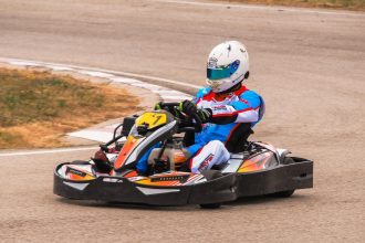 Choisir son casque de karting sans se ruiner : ce qu'il faut vraiment savoir