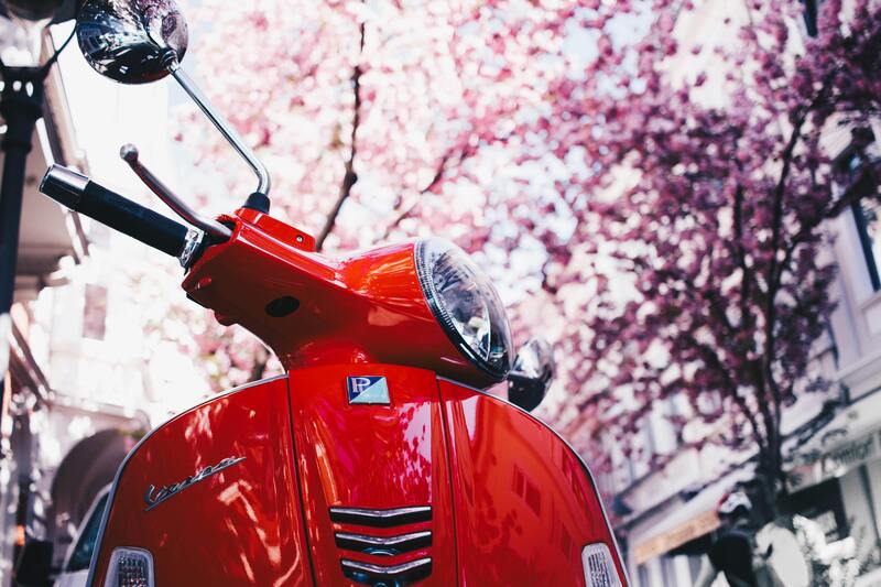 scooter électrique rouge