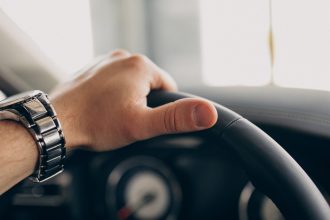 Volant sport : ce que vous devez savoir avant de changer le volant de votre voiture